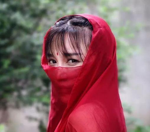 月收入千萬，背后公司早已為網(wǎng)紅李子柒注冊(cè)百余件商標(biāo)
