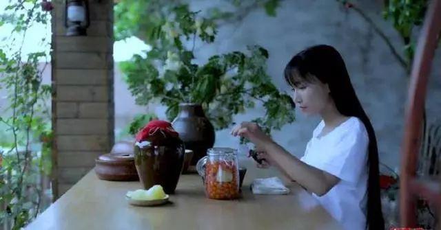 月收入千萬，背后公司早已為網(wǎng)紅李子柒注冊(cè)百余件商標(biāo)
