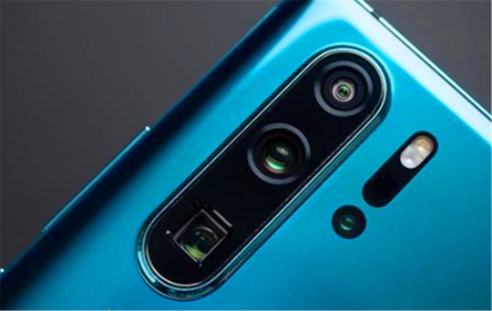 華為手機相機的徠卡標志為什么不用徠卡商標，只是寫上LEICA？